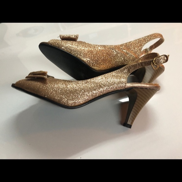 Vintage Peep Toe Sling Back Gold Heels - Picture 3 of 6